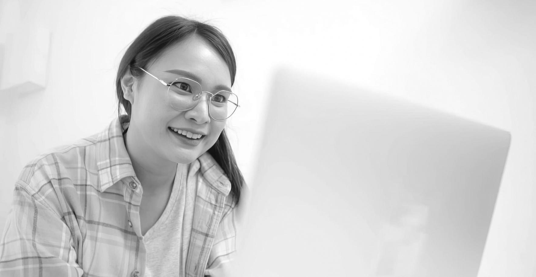 Participants in an online session discussing mobile app architecture